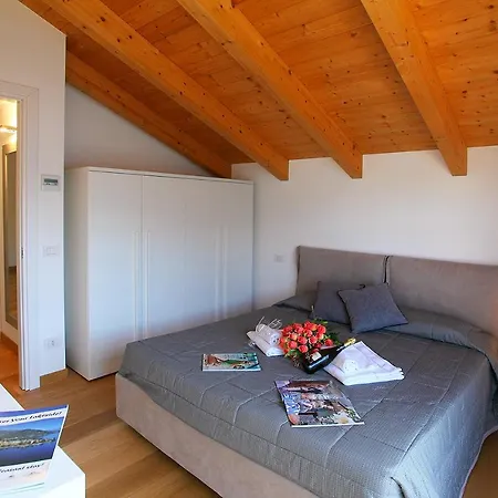 公寓 Pradello Sleeps 6 Pool Air Con 贝拉诺